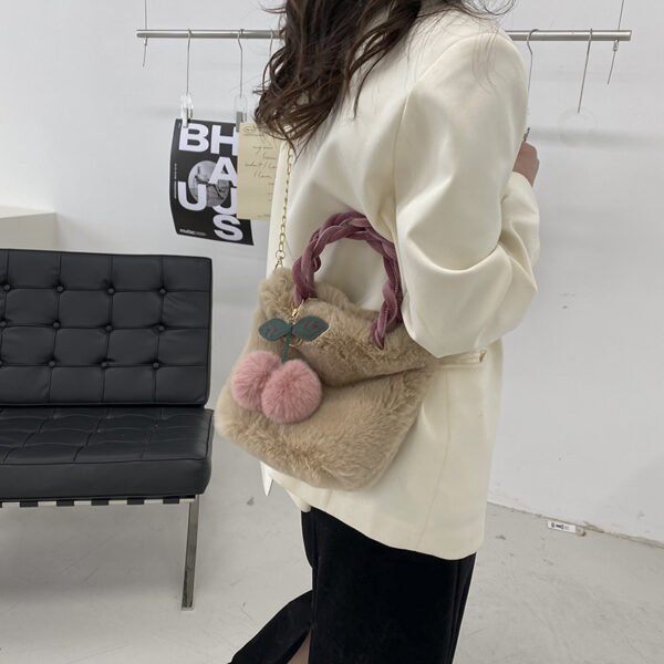Large Capacity Plush Bag High Quality Soft Plush Travel Bucket Bag New Luxury Plush Tote Bag For Winter - Image 7