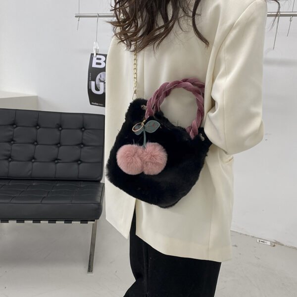 Large Capacity Plush Bag High Quality Soft Plush Travel Bucket Bag New Luxury Plush Tote Bag For Winter - Image 2