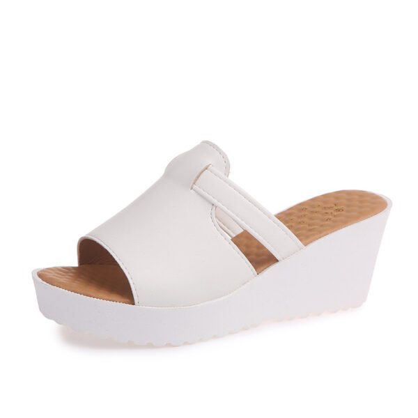 Wedge heels and slippers - Image 8