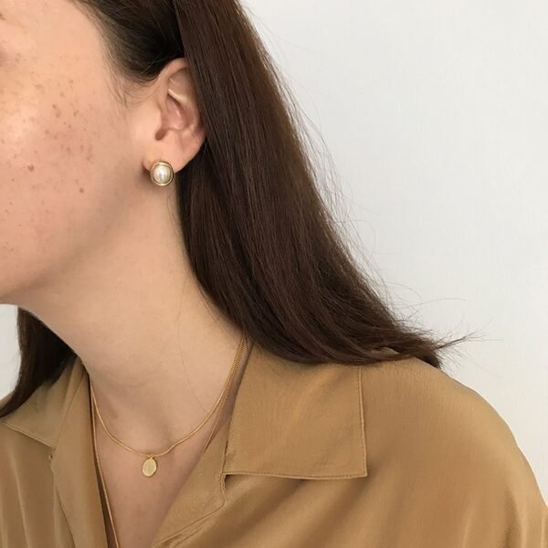 Simple retro small pearl earrings - Image 5