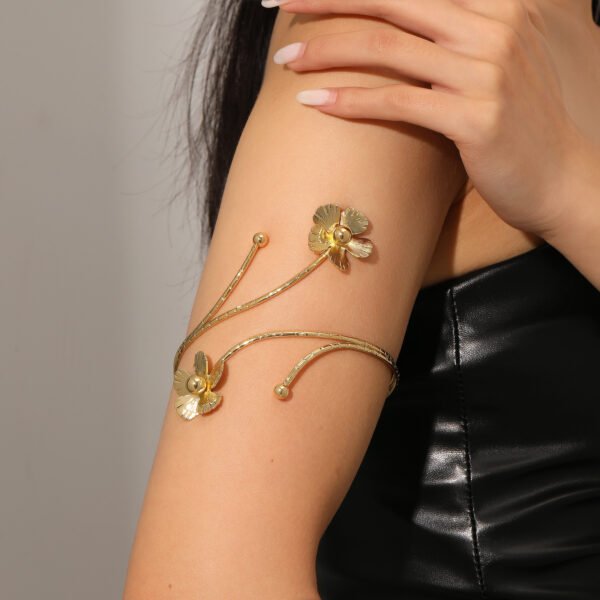 Creative Exaggerating Metal Butterfly Hollow Armband - Image 9