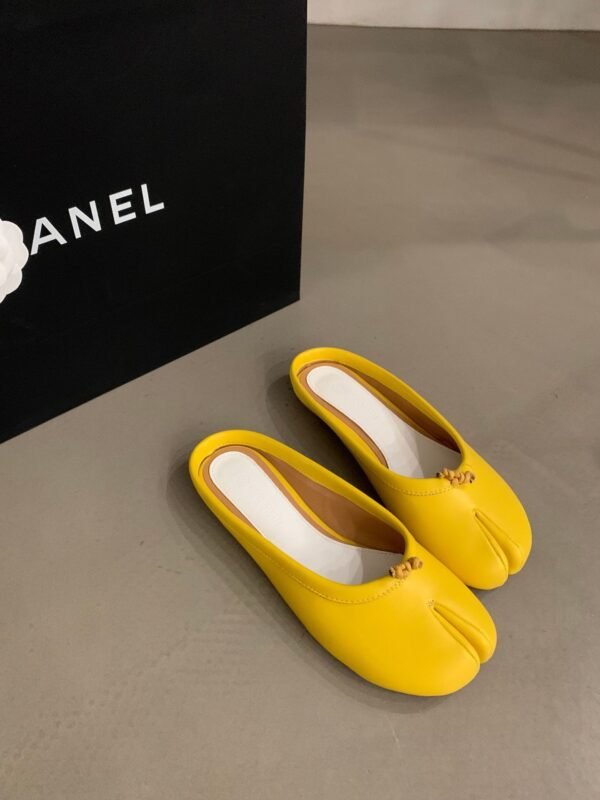 Tabi Split Toe Shoe Trotter Low Cut Slip On Shoes - Image 8