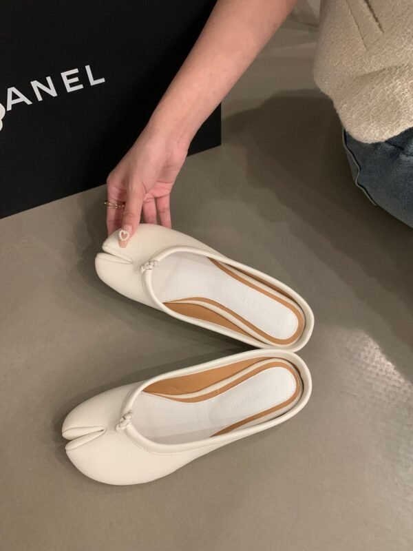 Tabi Split Toe Shoe Trotter Low Cut Slip On Shoes - Image 9