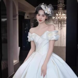Satin Main Wedding Dress Off-shoulder French Welcome Yarn High Sense