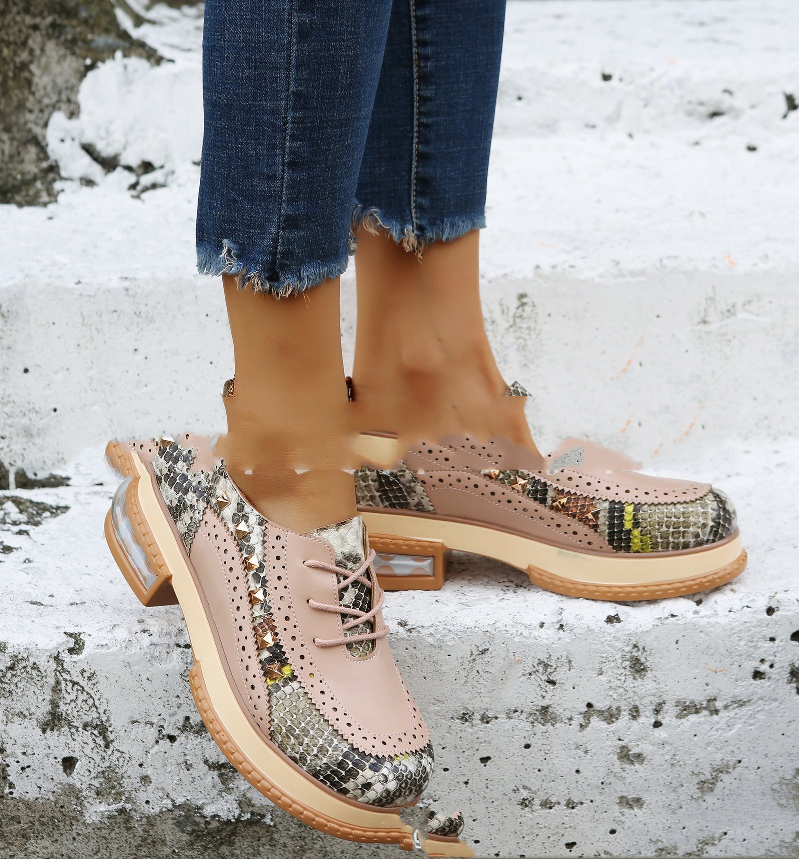 Comfortable Low-heeled Color-blocking Front Lace-up Retro Round Toe Casual Shoes - Image 3