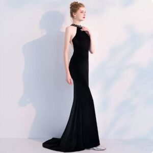 Slim And Famous Lady With Bareback And Fishtail